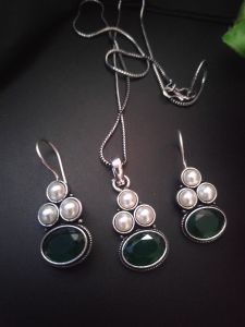  Silver Replica (Deep Green) Chain Set with matching Earrings