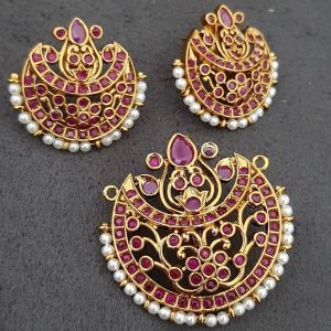 Kemp Half Moon Pendant pink