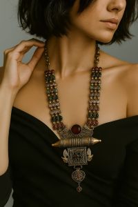 Statement Jewellery: Dual-Tone Necklace – Silver & Gold Finish