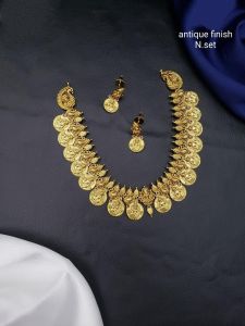 Antique Gold Finish Palakka (Kerala Style) Necklace with Earrings green