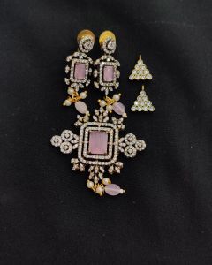 Victorian Pendent With Earrings, Light Pink