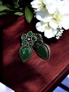 Silver replica studs with Monolisa stones, Green 