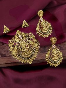 Traditional Pendent with Matching Earrings, Ganesh