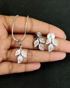 American Diamond Pendant Set With Silver Polish Chain