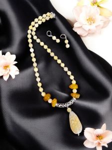 Agates And Onyx Necklace With Matching Agate Pendants Yellow
