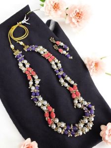 Glass pearls with coral flowers (imitation) and quartz beads
