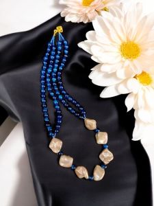 Mother of pearl necklace with glass beads
