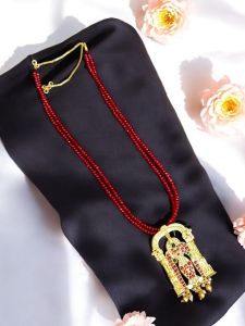Jadau a replica Kemp Meenakshi pendant with 2 line Agate beads