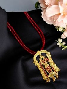 Jadau a replica Kemp Meenakshi pendant with 2 line Agate beads