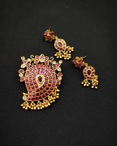 Kemp Mango Pendant with Earrings