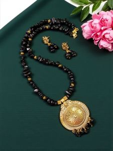 Chip Necklace with Antique Gold Pendant, Black Onyx