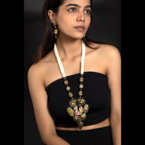 Navrabeads Onyx Pendant Necklace with Radha Krishna Tanjore Painting | Hand-Painted Spiritual Art Pendant with White Seed Beads | Traditional Ethnic Jewelry Set for Women | Adjustable Rope Style