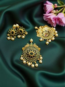 High Quality Kemp Pendant With Matching Earrings, Emerald Green 