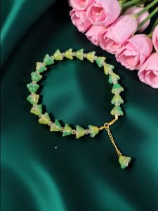 7 inches Glass Flower Bracelet with Lobster clasp and a hanging flower