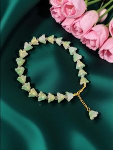 7 inches Glass Flower Bracelet with Lobster clasp and a hanging flower