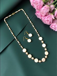 She’ll Pearl Necklace with Earrings