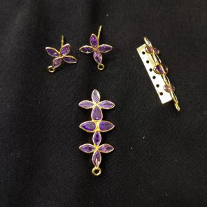 6 hole Kundan Pendants With Earrings, Can be used as a connector, Purple