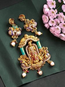  Antique gold Aandal Pendant