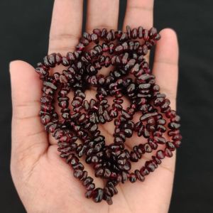 Navrabeads Garnet Stone Beads Chips – 30 Inch String | Approx. 200-240 Beads for Jewellery Making