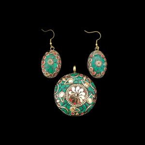 Tibetan ROUND Shaped Pendant, MALACHITE GREEN With Gold Designs and Earrings