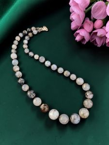Navrabeads Graduated Onyx Stone Beads Necklace – 20 Inch Length | White and Black Round Beads