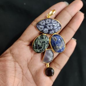 Navrabeads 5 Stone Design Pendant – Gold Finish