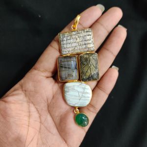 Navrabeads 5 Stone Design Pendant – Gold Finish