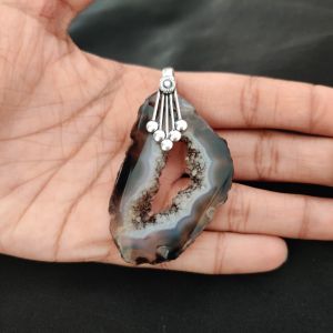 1.5" to 2" Natural Agate Slice Pendant, Silver Finish, sold by 1 Pc