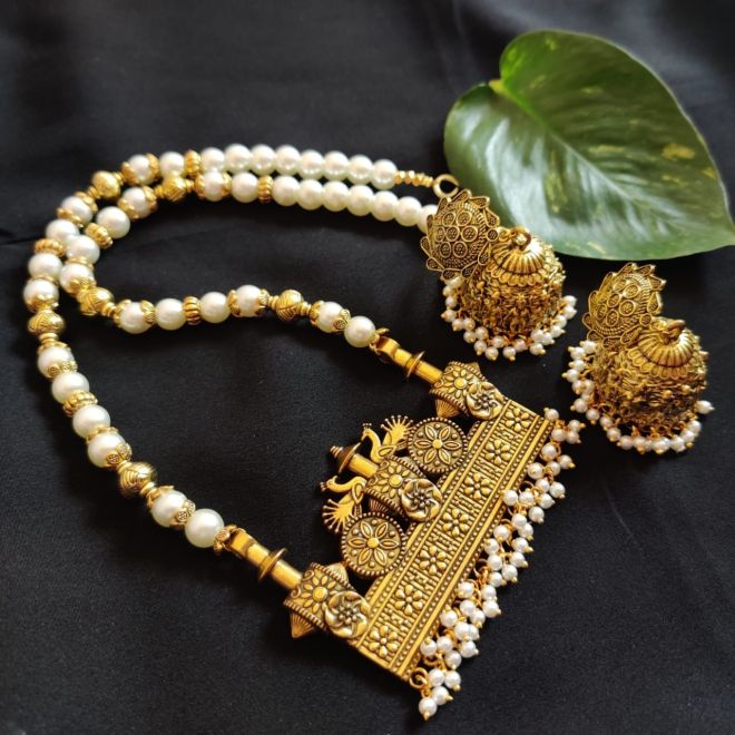 Glass Pearl Necklace With Antique Gold 