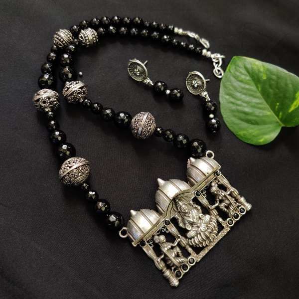 (Black) Agate Necklace With Silver 