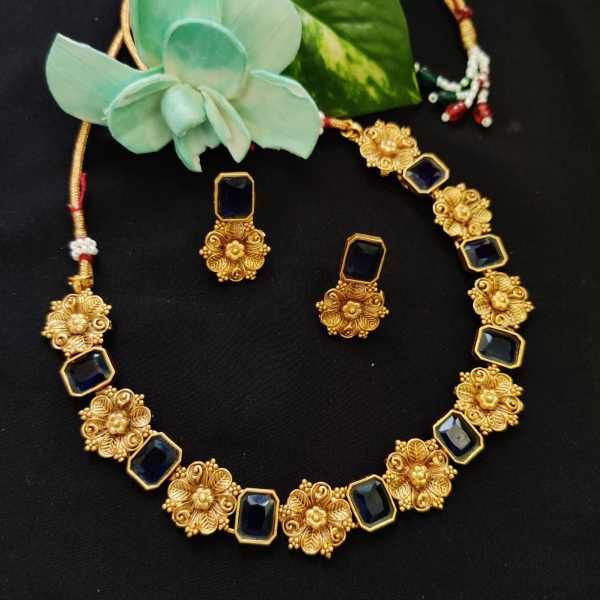 Buy Beautiful Flower Design Blue Statement Choker Necklace Set Online –  Gehna Shop