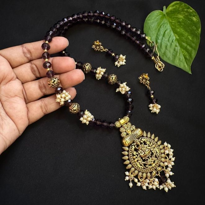 Crystals with oxidised gold pendant Necklace with earrings Amethyst