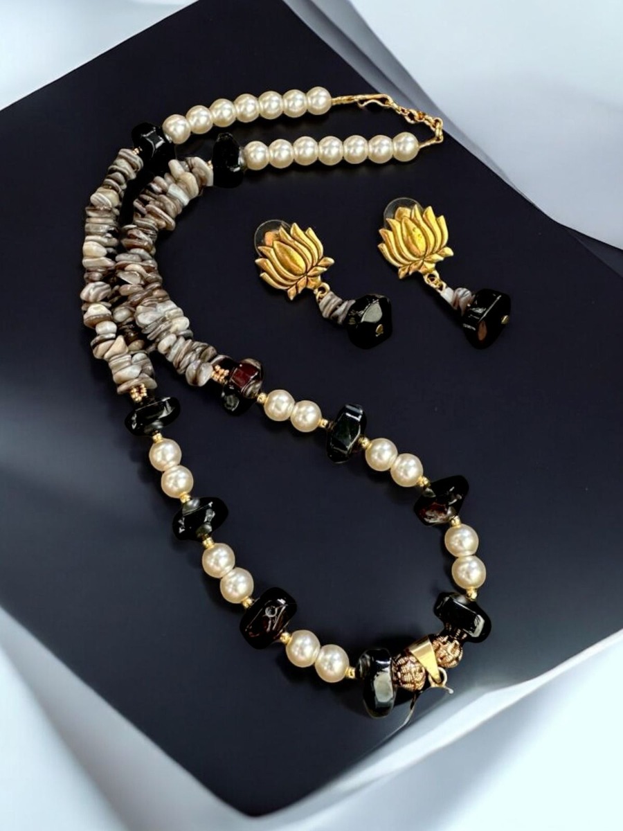Onyx beads With Mother Of Pearl Chip necklace